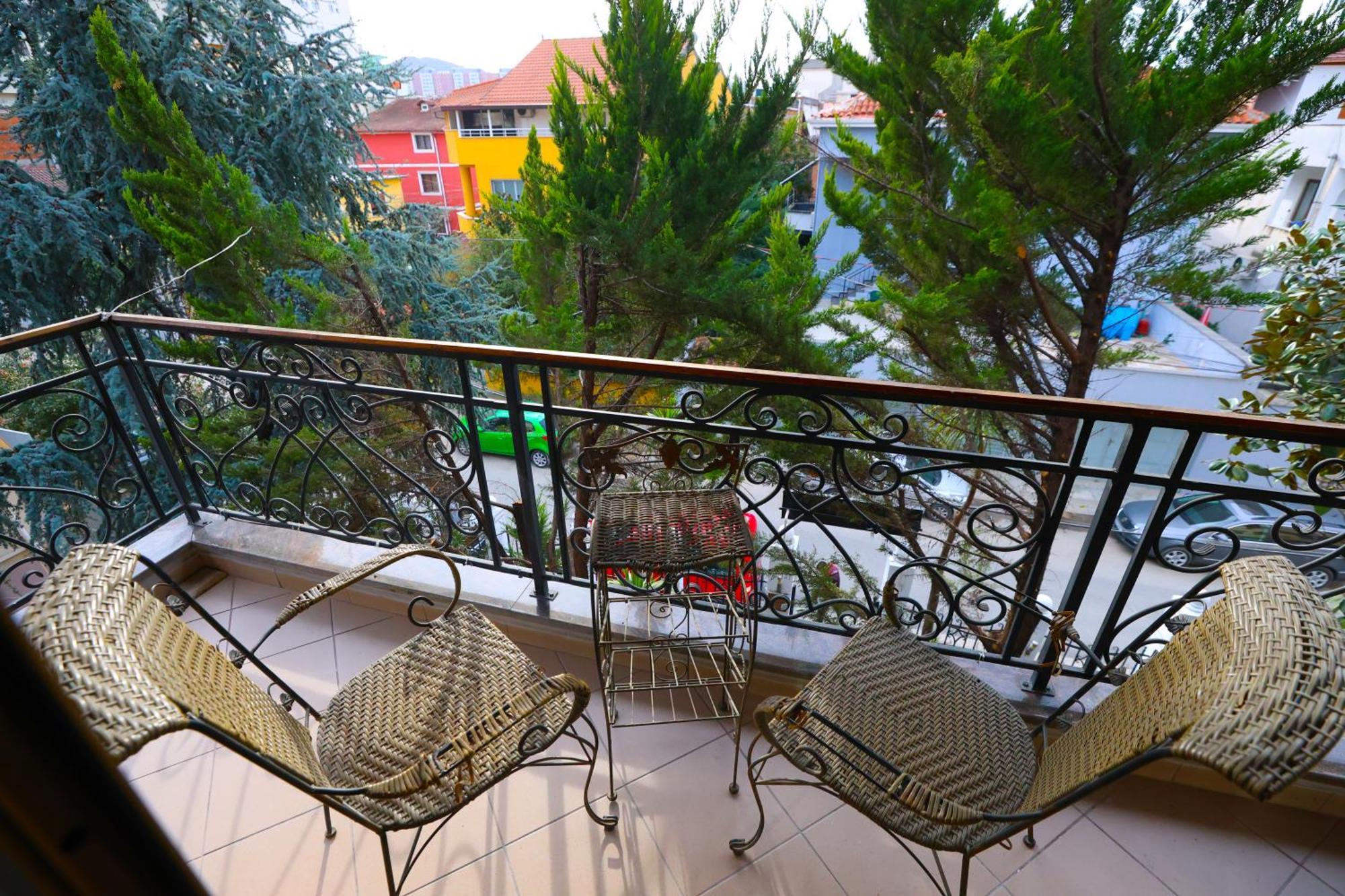Vila Alizee Hotel Tirana Exterior foto